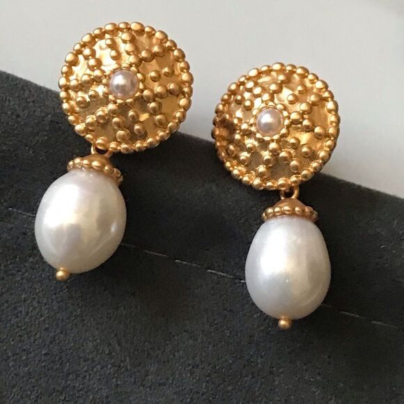 NWOT Julie Vos Elegant Gold and Pearl Earrings - Picture 1 of 5